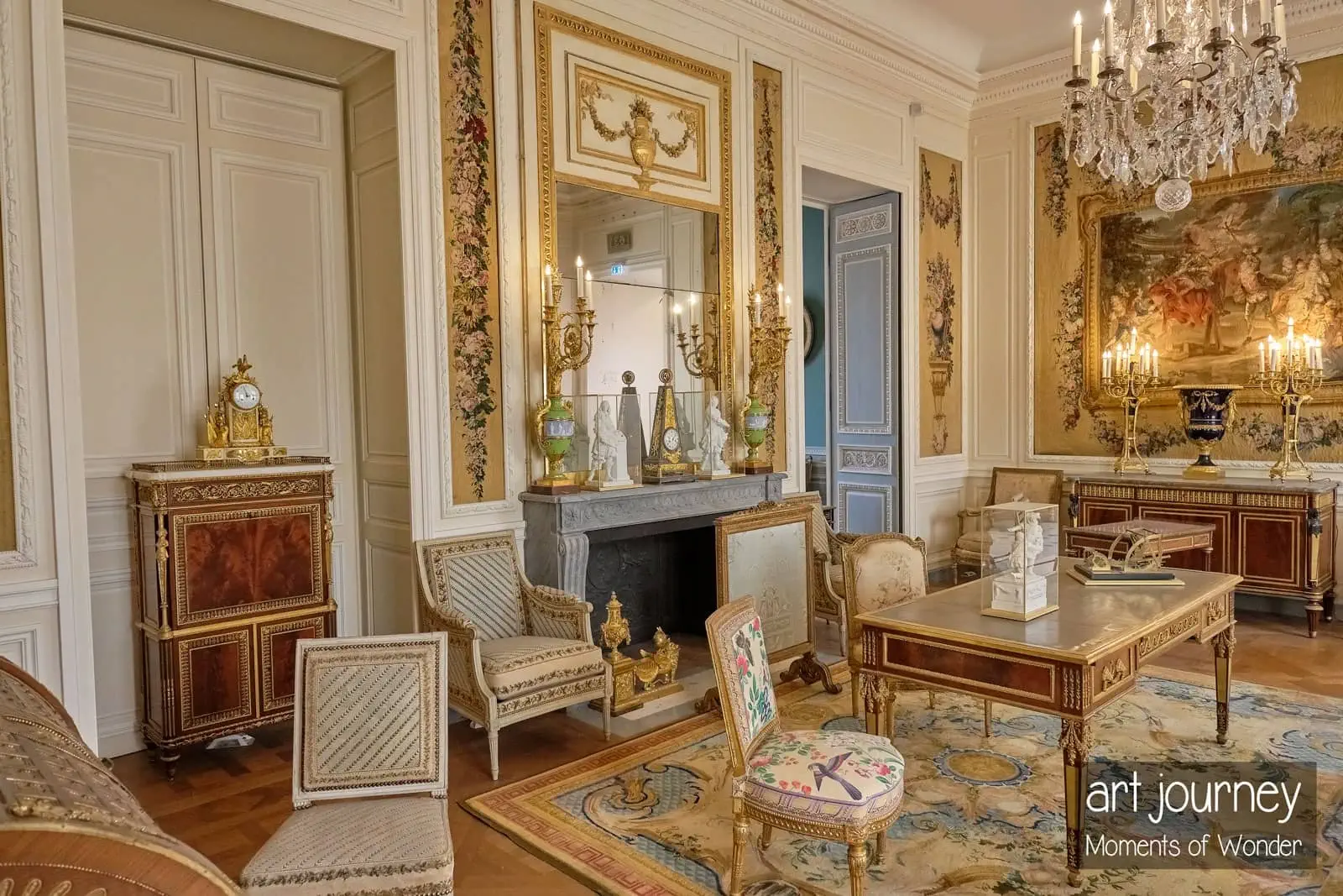 Hidden treasures of the Louvre private evening guided visit