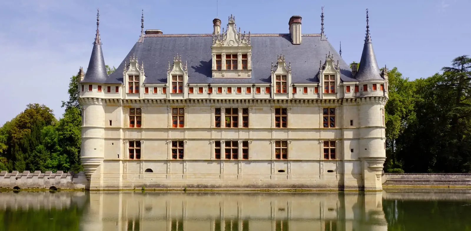 Luxury Travel Advisor for Paris, the Loire Valley, France and Egypt